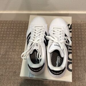Women’s 9.5 Grand Court 2.0 Adidas shoes.